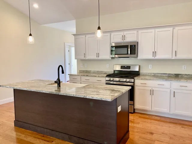 $599,900 | 28 Spring Street, Petersham, MA 01366