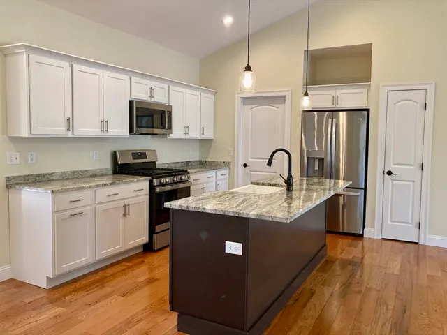 $599,900 | 28 Spring Street, Petersham, MA 01366