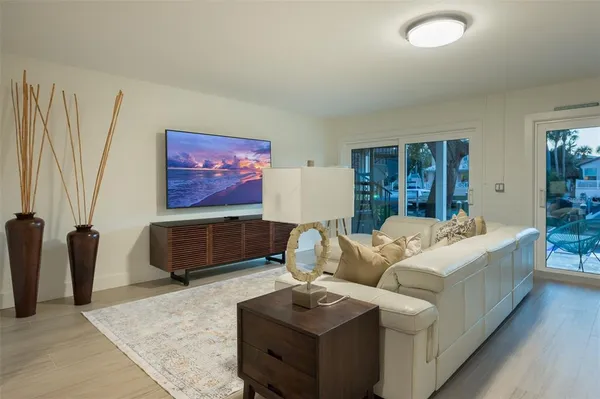 $2,900,000 | 4938 Commonwealth Drive, Sarasota, FL 34242