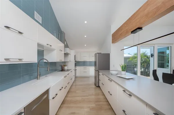 $2,900,000 | 4938 Commonwealth Drive, Sarasota, FL 34242