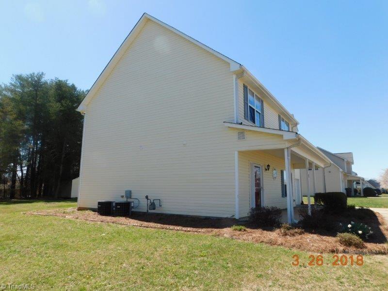 302 Carter Ridge Drive Reidsville, NC 27320 - Photo 3 of 30 Gallery Image 3