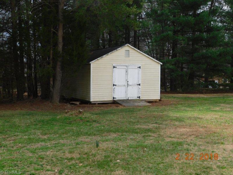 302 Carter Ridge Drive Reidsville, NC 27320 - Photo 6 of 30 Gallery Image 6