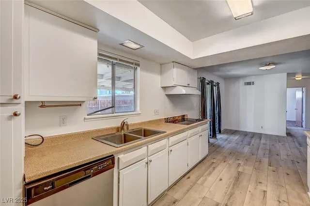 $2,100 | 1516 Inverness Avenue, Las Vegas, NV 89102