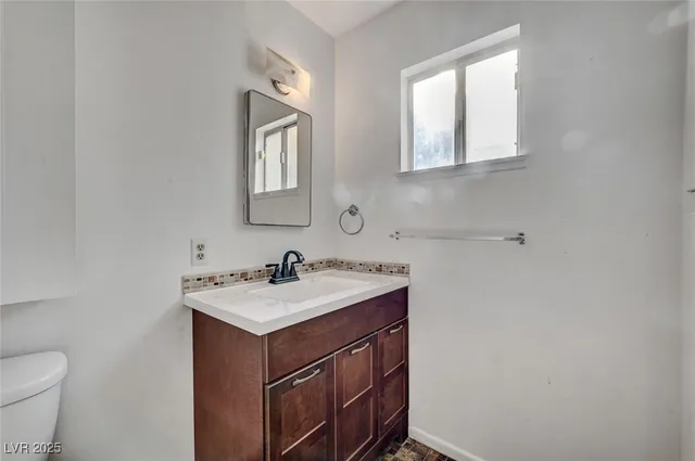 $2,100 | 1516 Inverness Avenue, Las Vegas, NV 89102