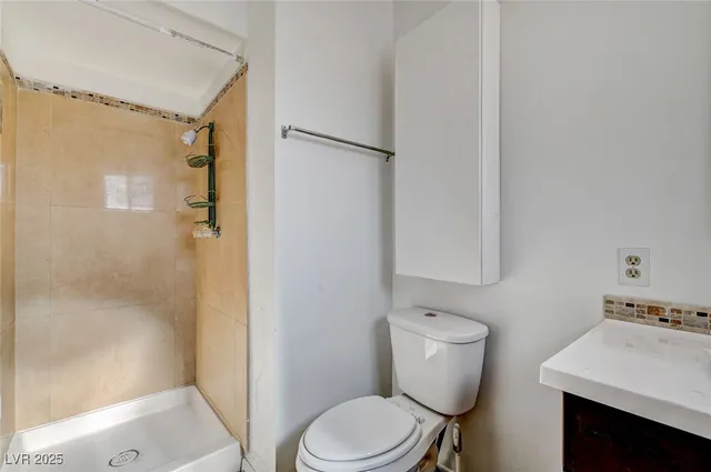 $2,100 | 1516 Inverness Avenue, Las Vegas, NV 89102