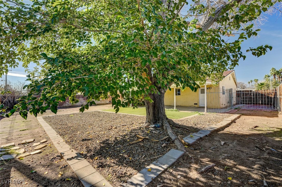 1516 Inverness Avenue Las Vegas, NV 89102 - Photo 43 of 46