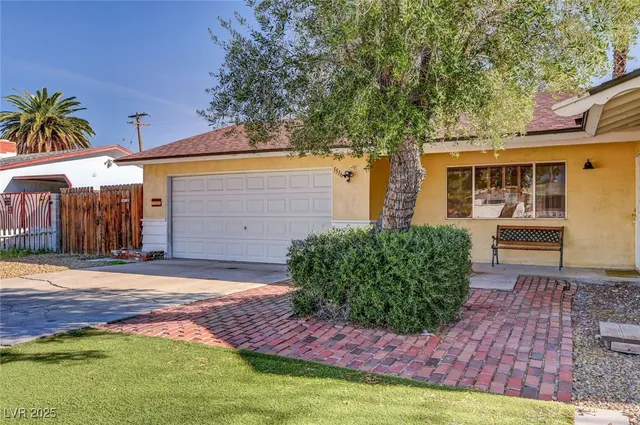 $2,100 | 1516 Inverness Avenue, Las Vegas, NV 89102