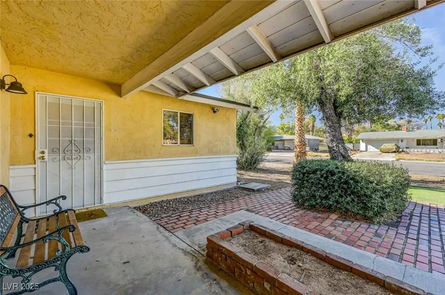 $2,100 | 1516 Inverness Avenue, Las Vegas, NV 89102