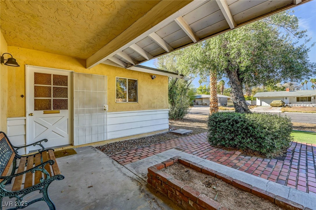 1516 Inverness Avenue Las Vegas, NV 89102 - Photo 7 of 46