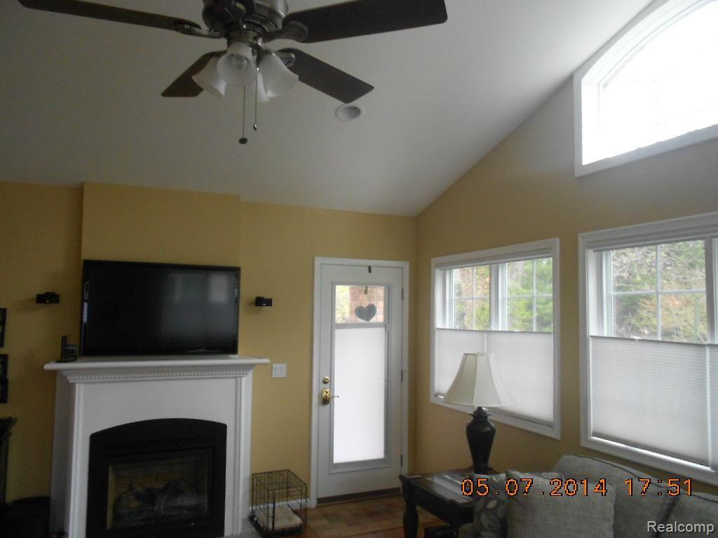 70 Clairview Road Grosse Pointe, MI 48236 - Photo 4 of 26 022.jpg