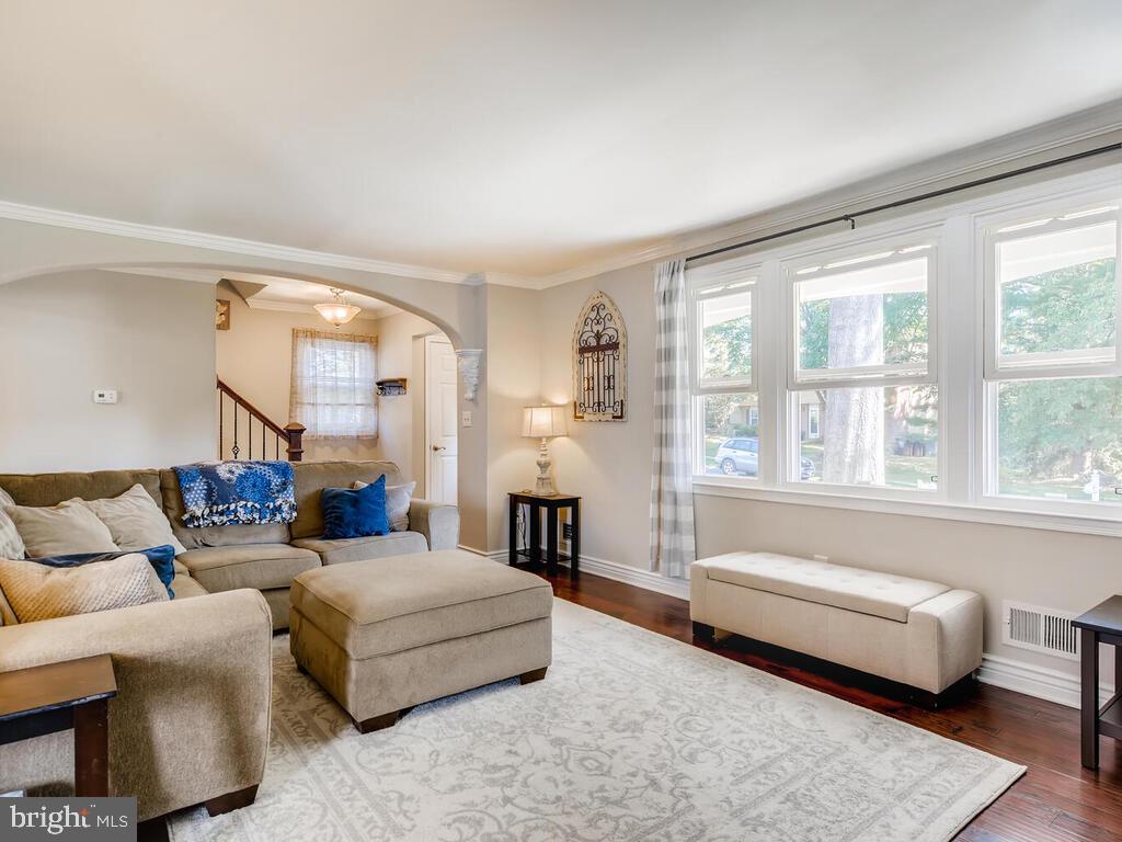 1306 St Francis Road Bel Air, MD 21014 - Photo 5 of 29 BRIGHT SPACIOUS LIVING ROOM w/CROWN MOLDING