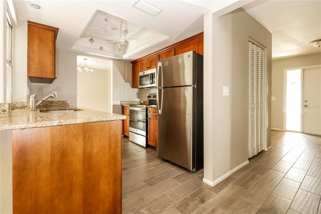 1124 Danny Drive Sarasota, FL 34243 - Photo 6 of 16