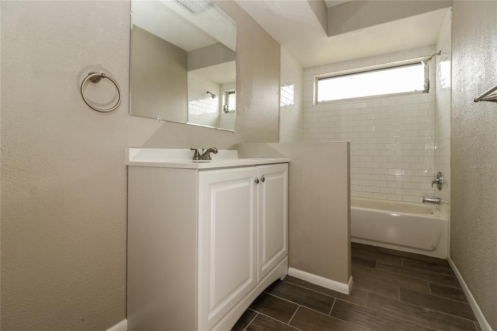 1124 Danny Drive Sarasota, FL 34243 - Photo 10 of 16