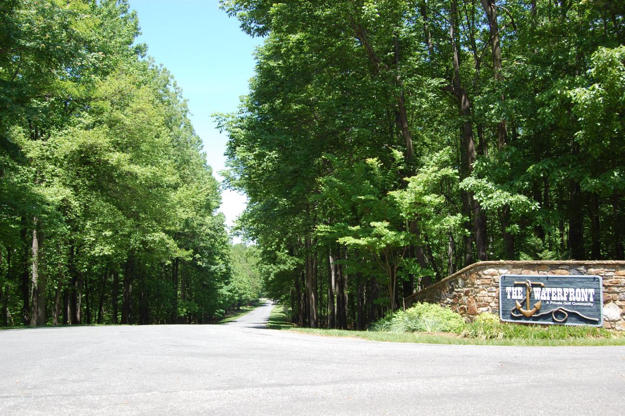 212 Gangplank Road, Unit 212 Moneta, VA 24121 - Photo 8 of 25 Entrance to community