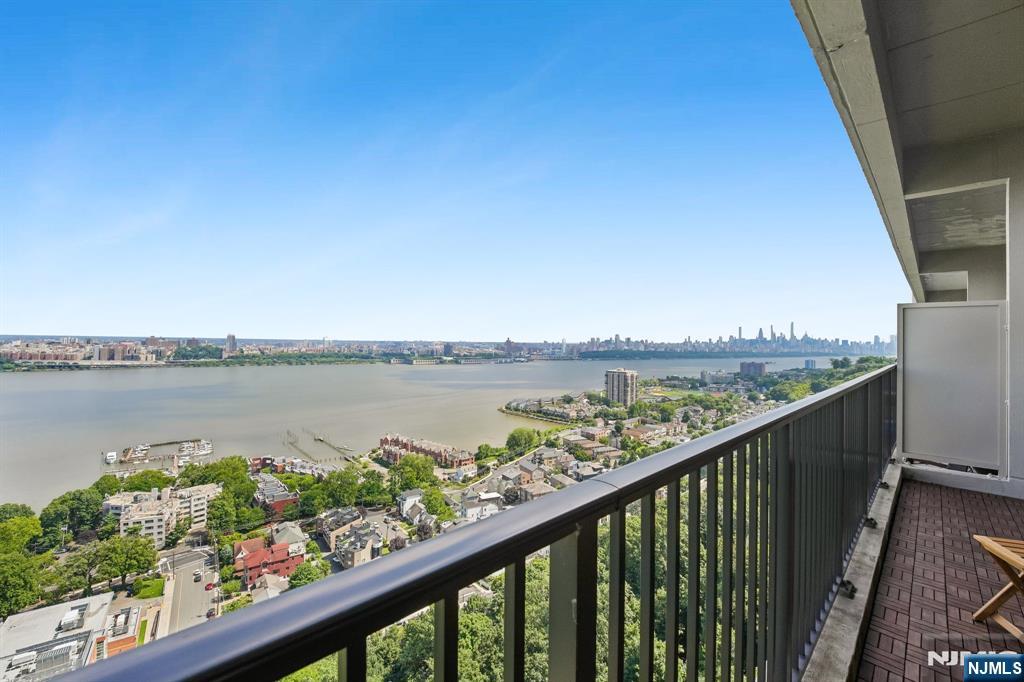 3 Horizon Road, Unit 1422 Fort Lee, NJ 07024 - Photo 18 of 24 Gallery Image 18