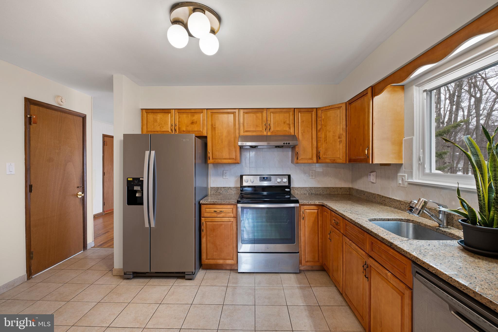 2508 Cinder Road Wilmington, DE 19810 - Photo 8 of 34 Stainless Steel Appliances & Granite Countertops