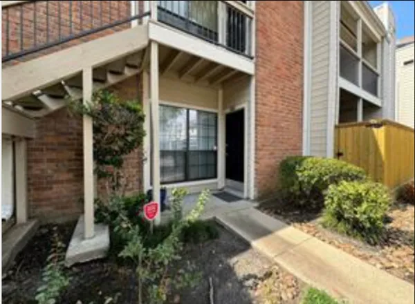 a house view with a outdoor space