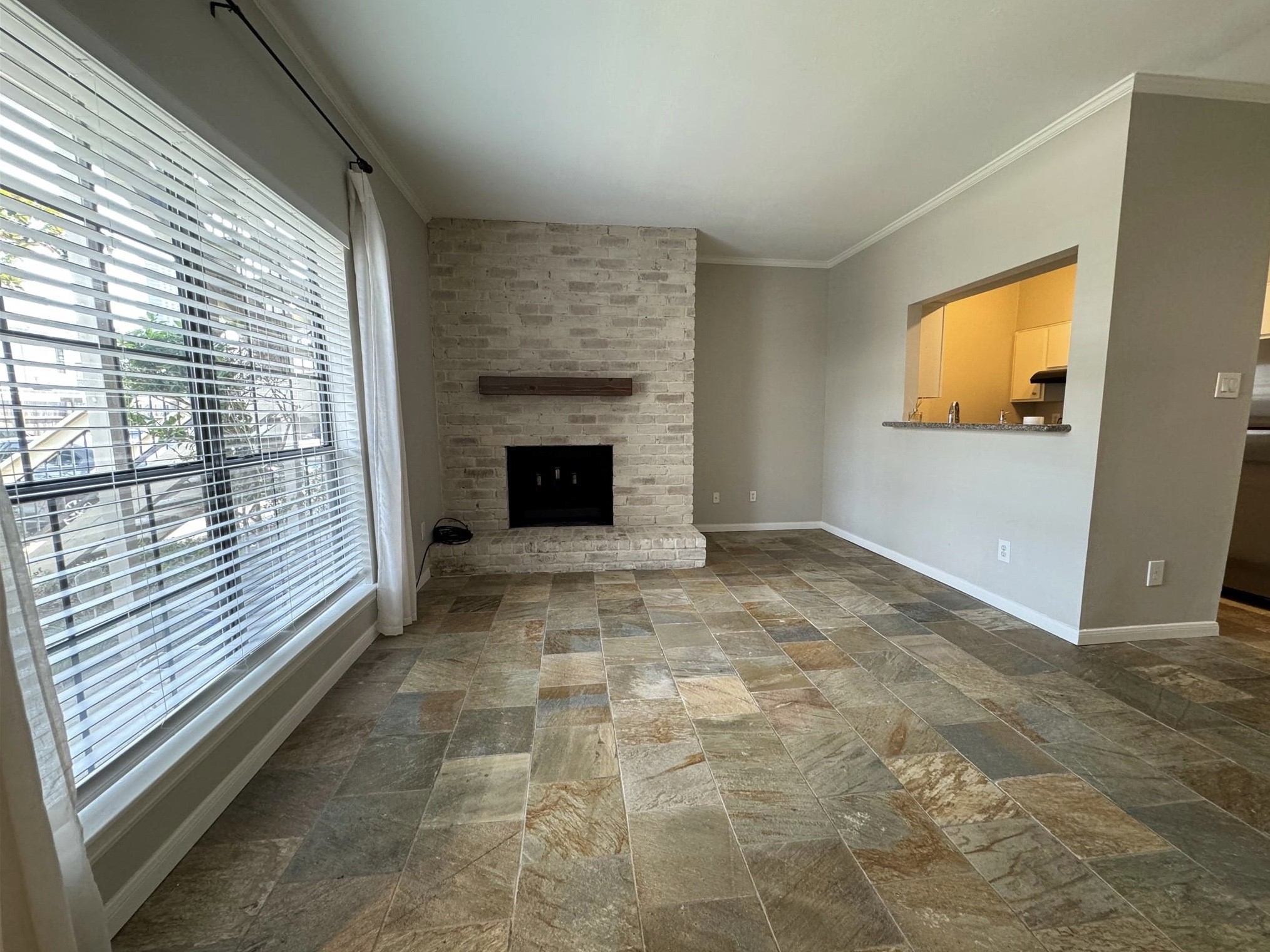 2001 Bering Drive, Unit 7E Houston, TX 77057 - Photo 2 of 12