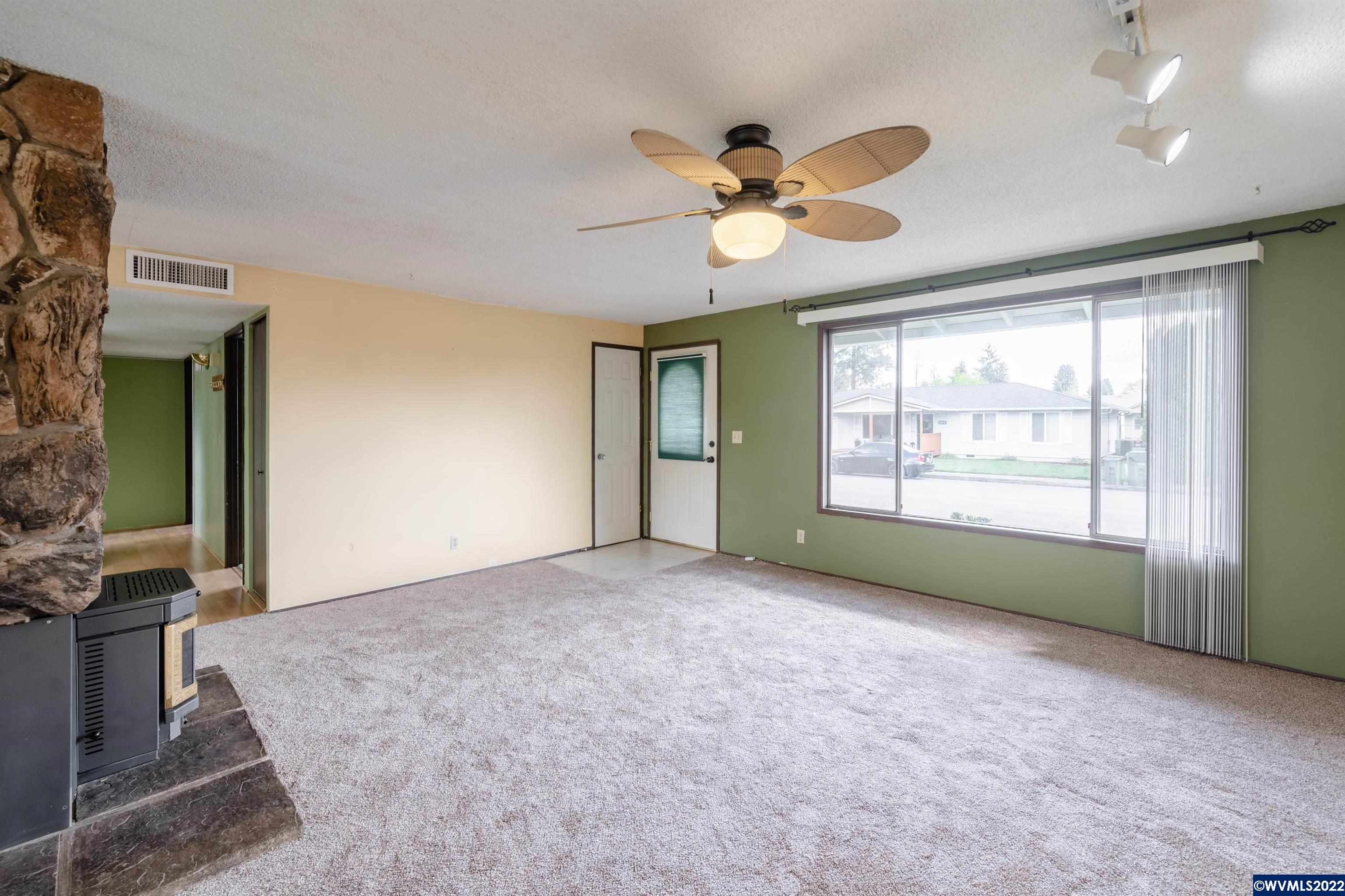 4353 Burlington Loop Northeast Salem, OR 97305 - Photo 13 of 41