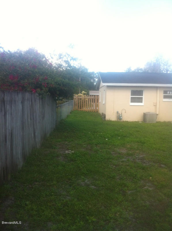 2635 King Richard Road Melbourne, FL 32935 - Photo 4 of 10 side