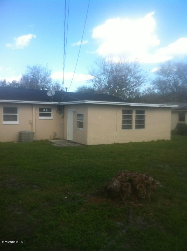 2635 King Richard Road Melbourne, FL 32935 - Photo 5 of 10 Rear