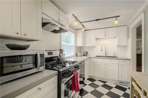 $579,000 | 4215 Oak Street, Kansas City, MO 64111