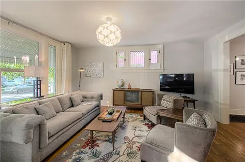 $579,000 | 4215 Oak Street, Kansas City, MO 64111