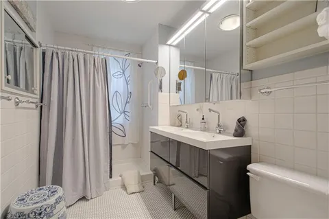 $579,000 | 4215 Oak Street, Kansas City, MO 64111