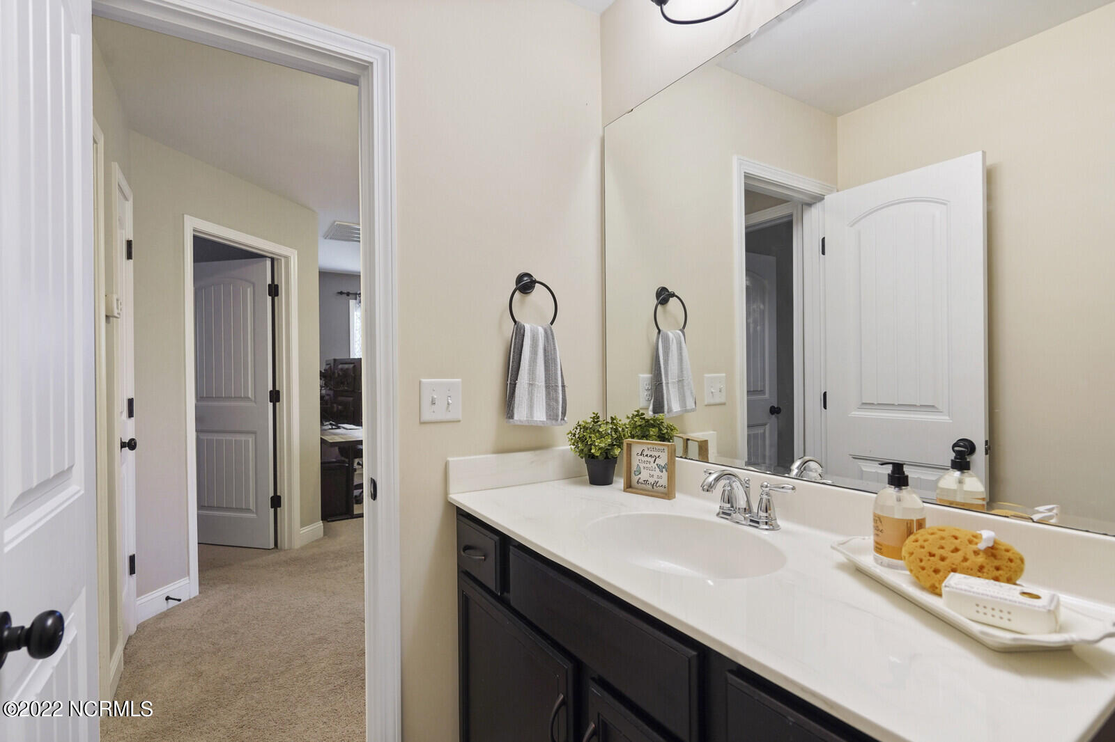445 Albemarle Road Wilmington, NC 28405 - Photo 19 of 41 2nd full bath upstairs