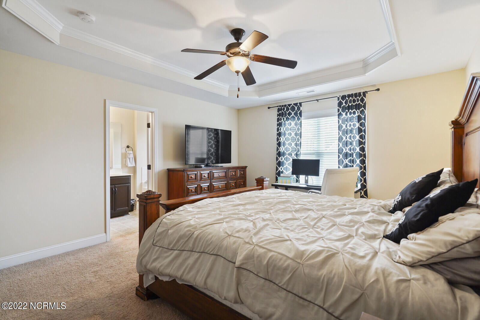 445 Albemarle Road Wilmington, NC 28405 - Photo 28 of 41 Trey ceilings