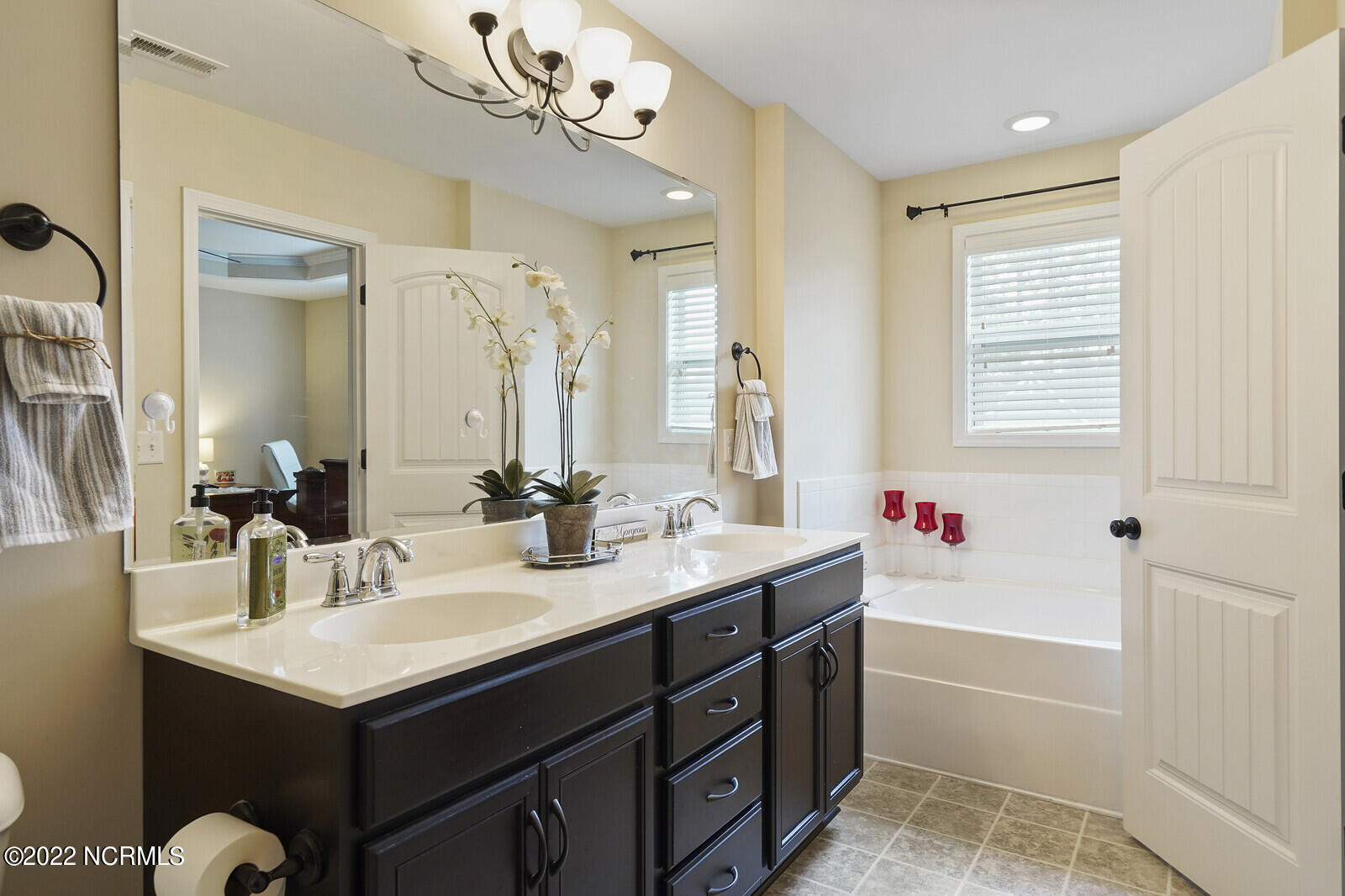 445 Albemarle Road Wilmington, NC 28405 - Photo 29 of 41 Owners Bath