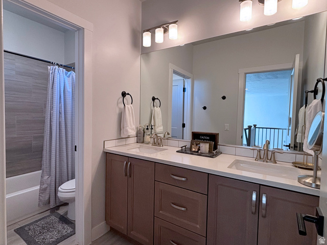 429 East Treasure Road Washington, UT 84780 - Photo 23 of 36 Full bathroom with double vanity and shower / bath combo