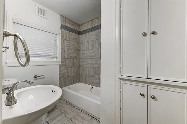 $1,400 | 2509 Shakespeare Street, Unit 1, Houston, TX 77030