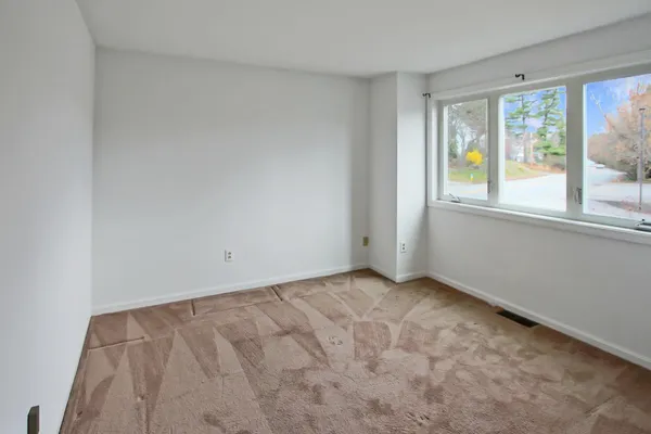 $419,900 | 3 Jessica Drive, Nashua, NH 03060