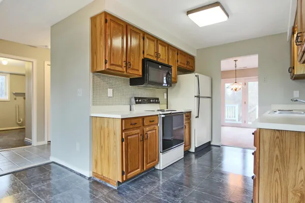 $419,900 | 3 Jessica Drive, Nashua, NH 03060