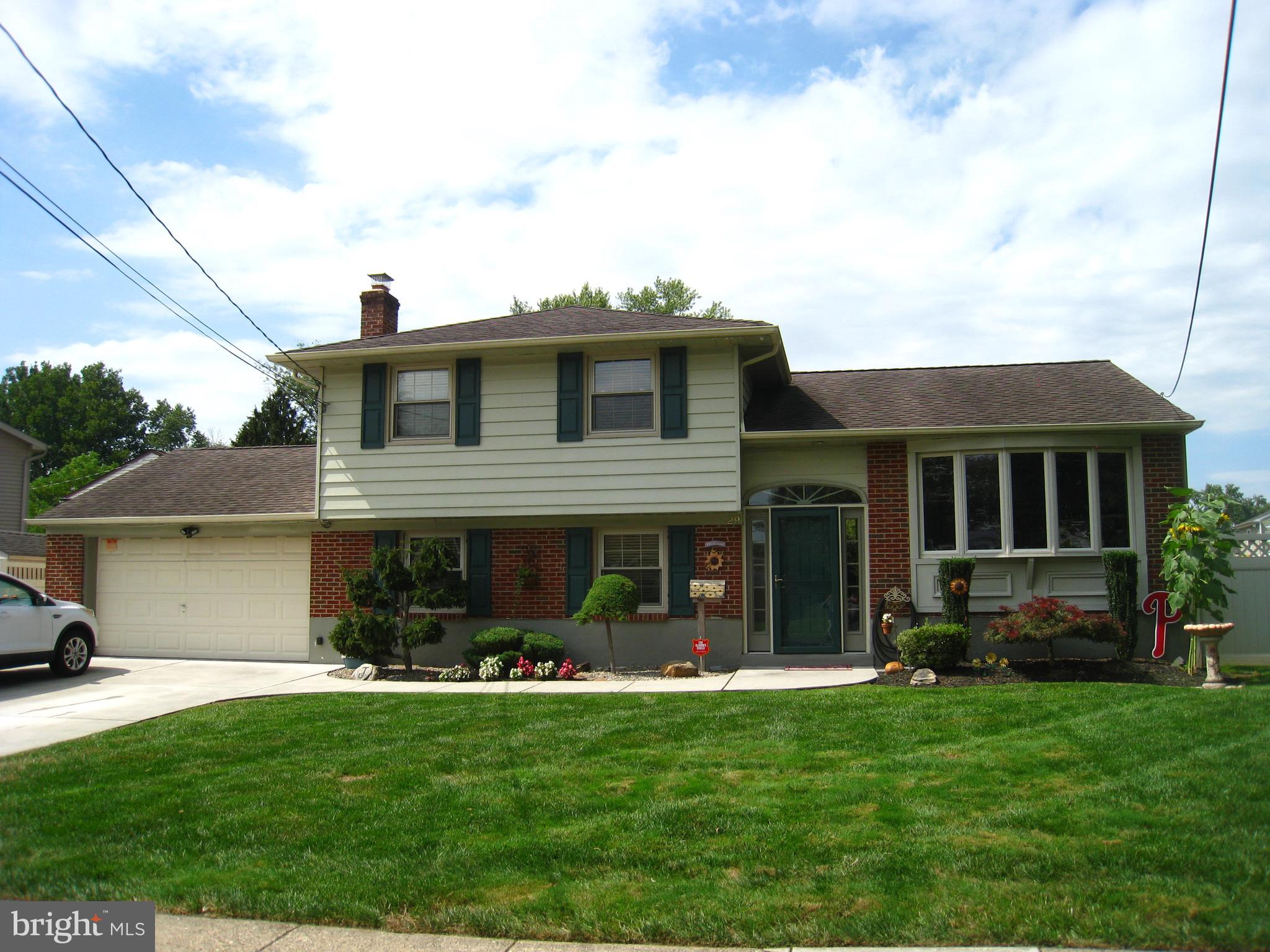 29 Buttonwood Road Stratford, NJ 08084 - Photo 2 of 45 a front view of a house with a yard