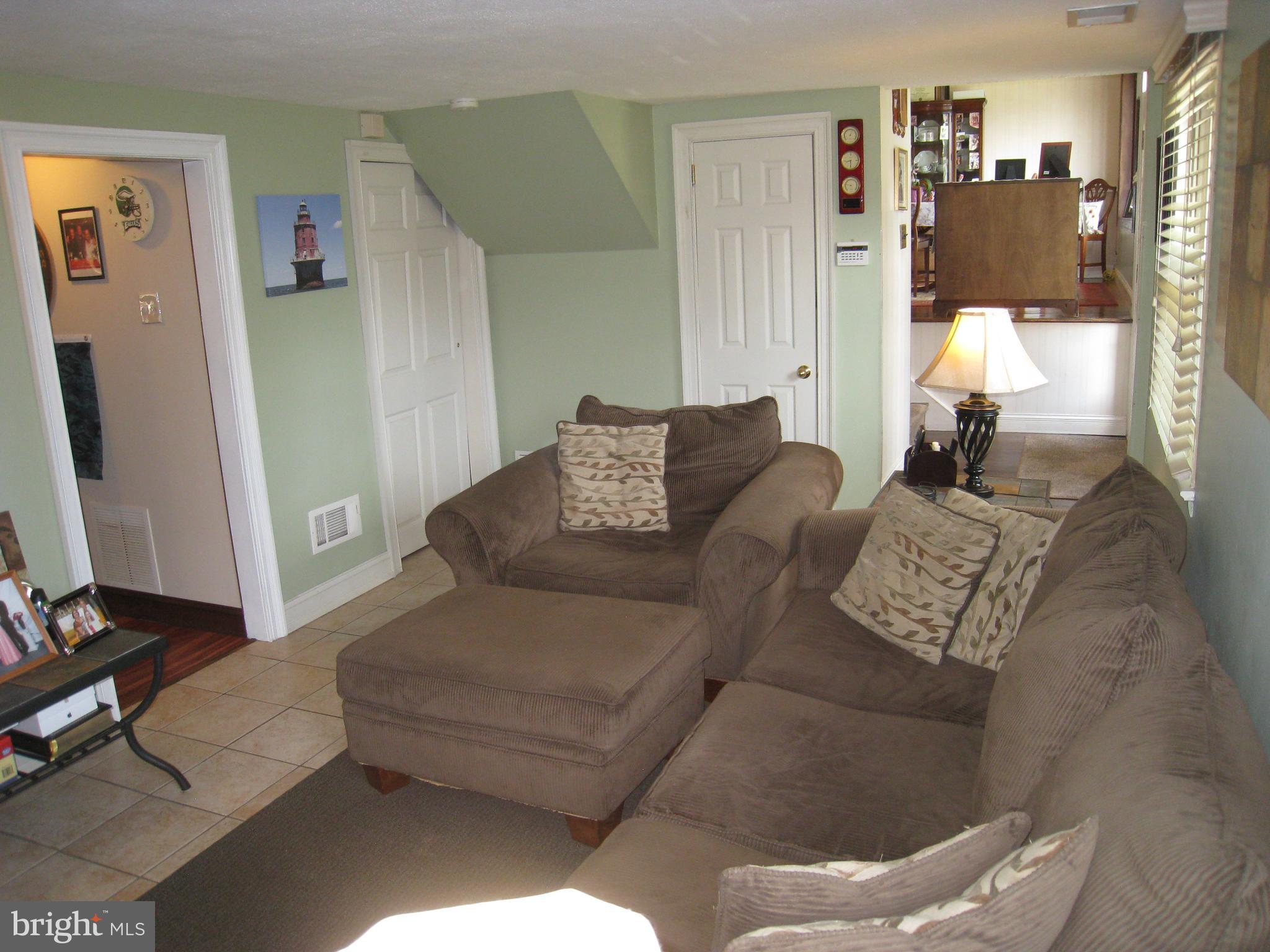 29 Buttonwood Road Stratford, NJ 08084 - Photo 15 of 45 a living room with furniture and a window