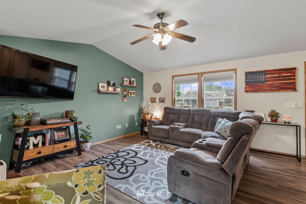 110 Abbey Road Kelso, WA 98626 - Photo 3 of 17 Gallery Image 3