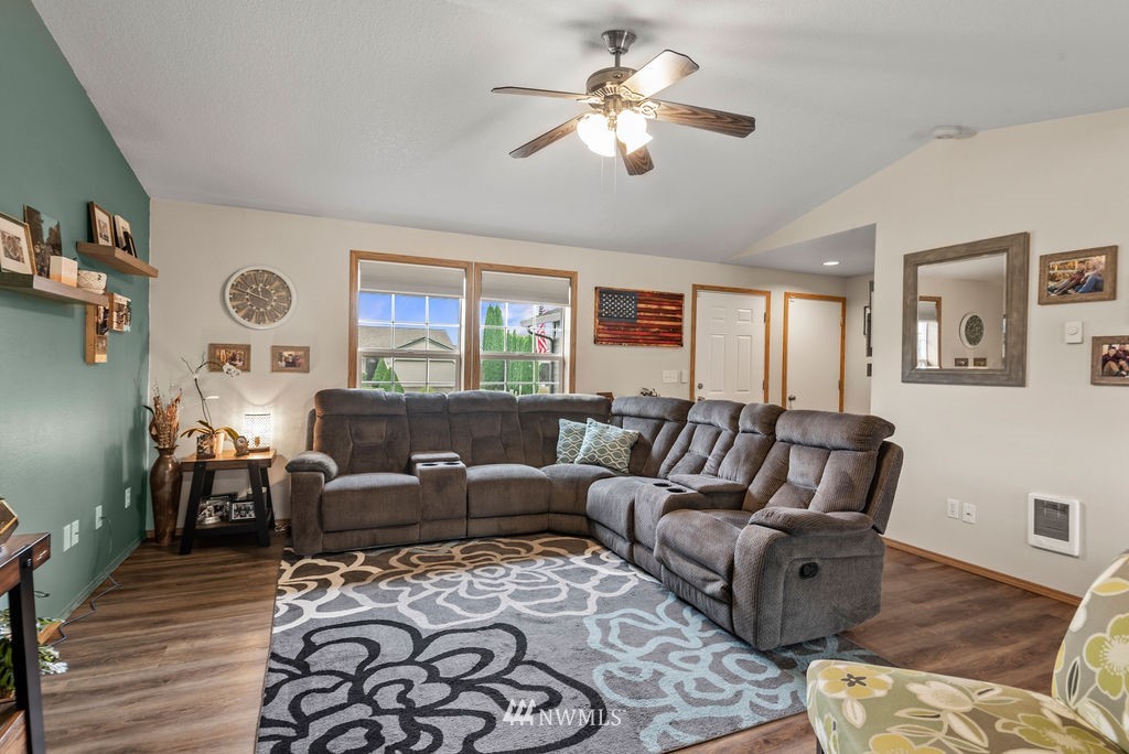 110 Abbey Road Kelso, WA 98626 - Photo 4 of 17 Gallery Image 4