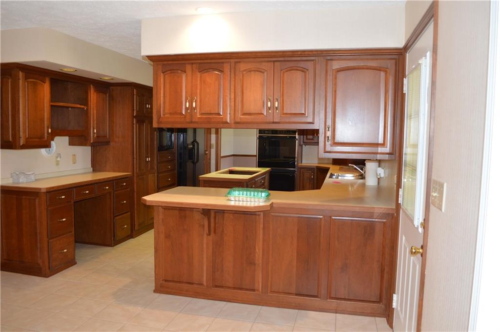5274 Roxbury Road Indianapolis, IN 46226 - Photo 8 of 25 Gallery Image 8