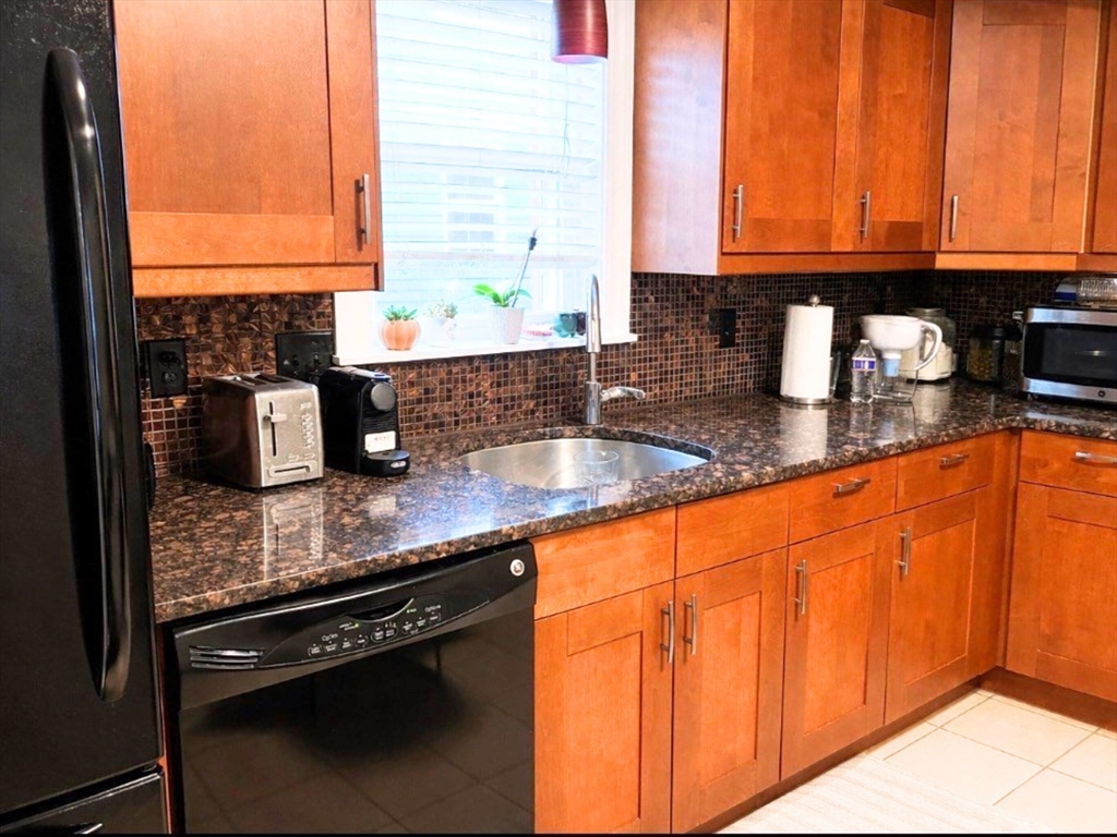 17 Proctor Street, Unit 1 Peabody, MA 01960 - Photo 4 of 6