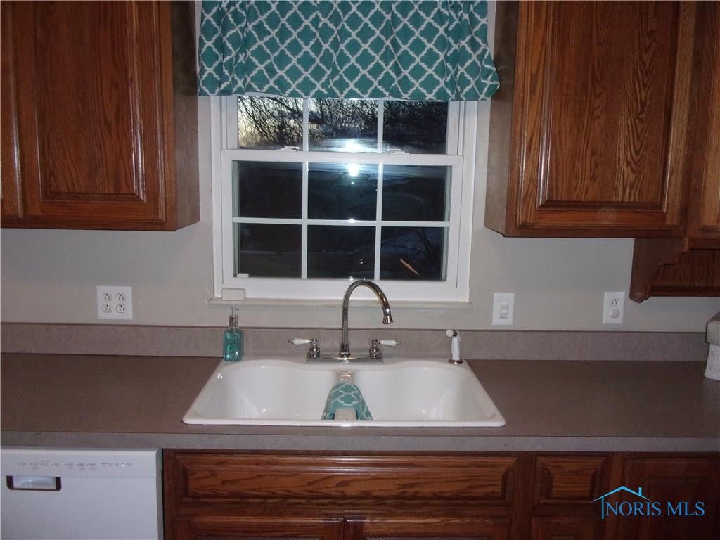 5487 Brook Point Road Toledo, OH 43611 - Photo 6 of 21 Gallery Image 6