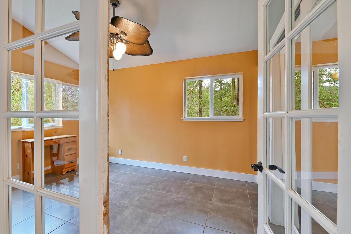 2734 Waters Gulch Road Jacksonville, OR 97530 - Photo 14 of 51 23
