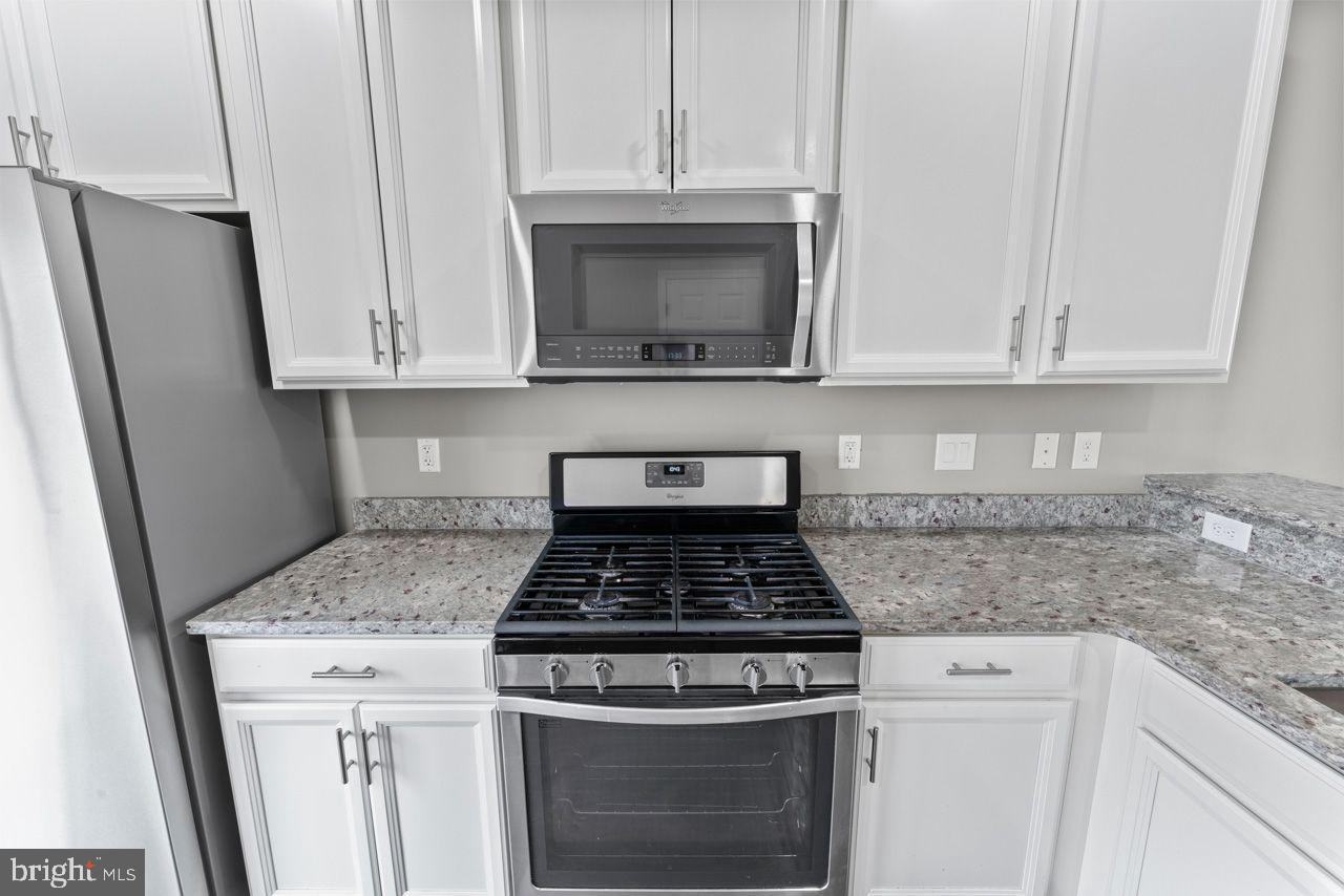 17045 Gibson Road Dumfries, VA 22026 - Photo 15 of 32 Sleek kitchen with modern appliances.
