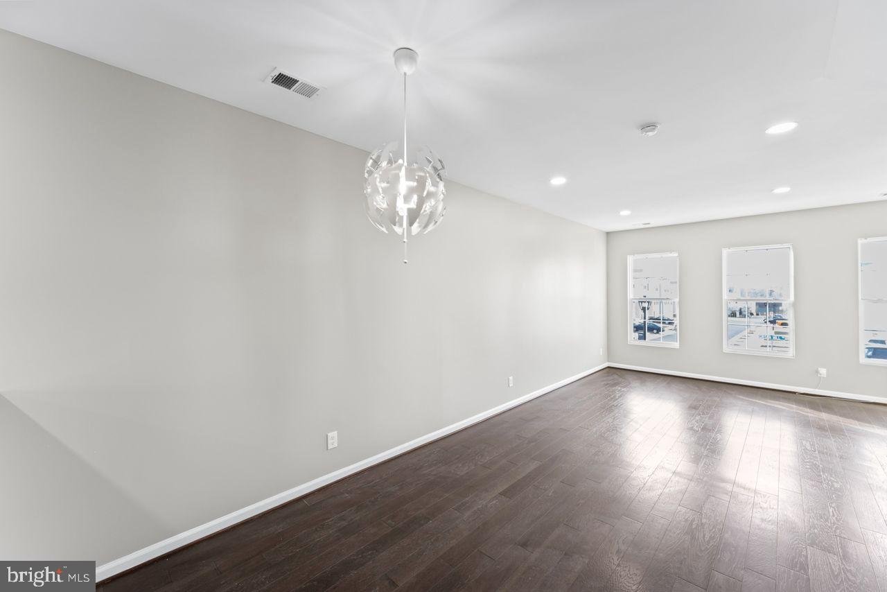 17045 Gibson Road Dumfries, VA 22026 - Photo 10 of 32 Spacious room with modern lighting design.