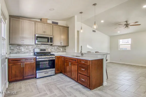 $224,500 | 628 North Yarbrough Drive, El Paso, TX 79915