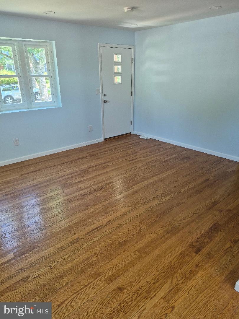 4812 Topping Road Rockville, MD 20852 - Photo 3 of 22 Living Room Entrance