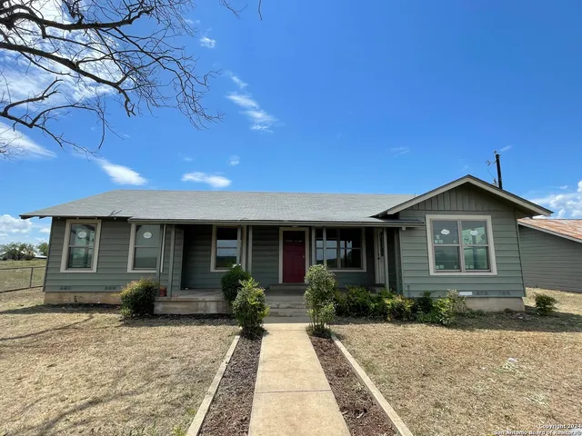 $699,000 | 6220 Farm To Market Road 2676, Hondo, TX 78861