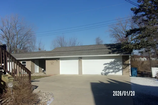 $185,900 | 120 West Herron Court, Watseka, IL 60970