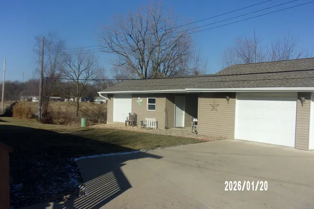 $185,900 | 120 West Herron Court, Watseka, IL 60970